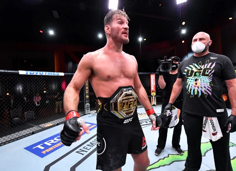 Stipe Miocic bảo vệ thành công đai vô địch hạng năng UFC.