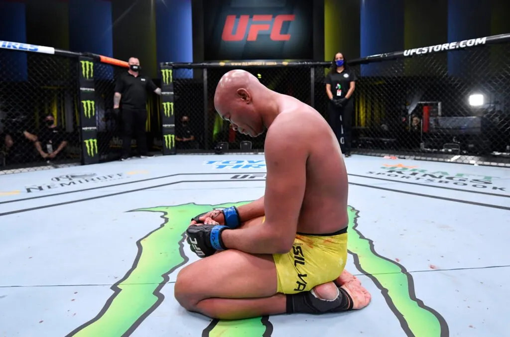 Anderson Silva chỉ trích Dana White và UFC sau khi bị cắt hợp đồng