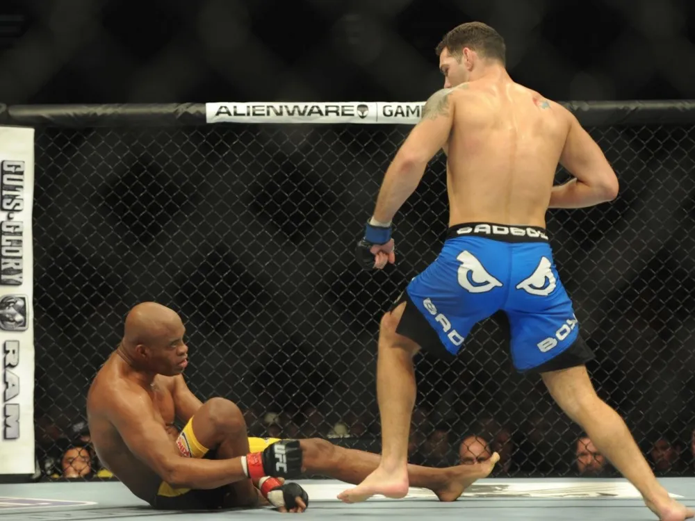 Cựu vô địch UFC: 'Tôi không ăn mừng khi Anderson Silva bị gãy chân'