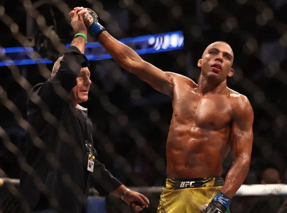 Edson Barboza gạ kèo đấu Max Holloway