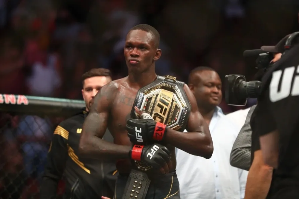 Israel Adesanya đáp trả Robert Whittaker trước thềm cuộc tái đấu