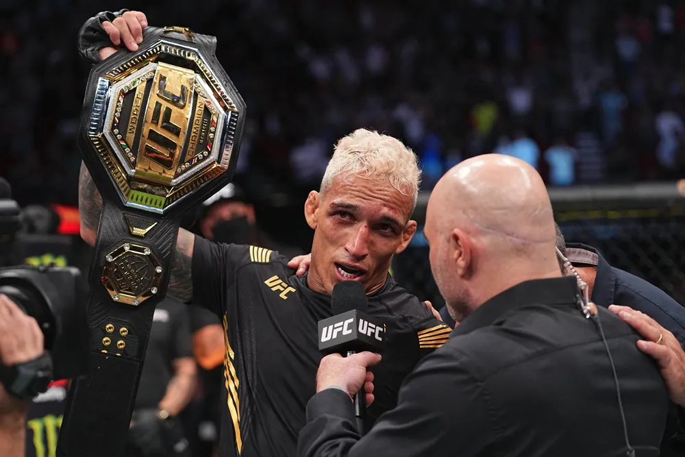 Dustin Poirier đấu tranh đai với Charles Oliveira vào tháng 12