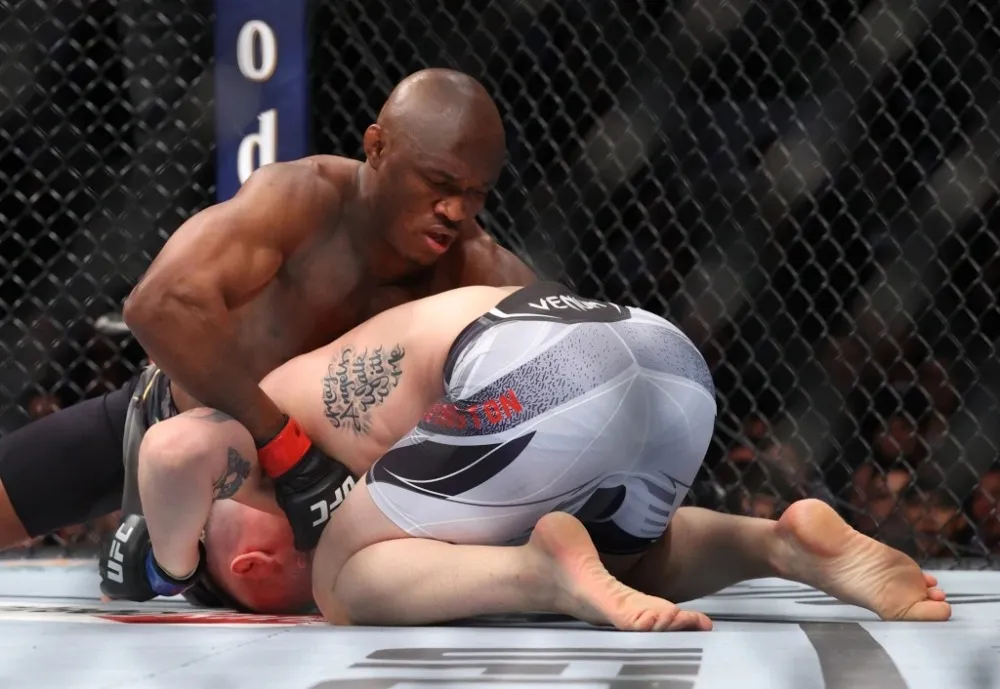 Kamaru Usman nói gì về Colby Covington sau chiến thắng tại UFC 268