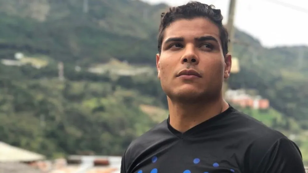 Tấn công y tá, Paulo Costa bị bắt ở Brazil