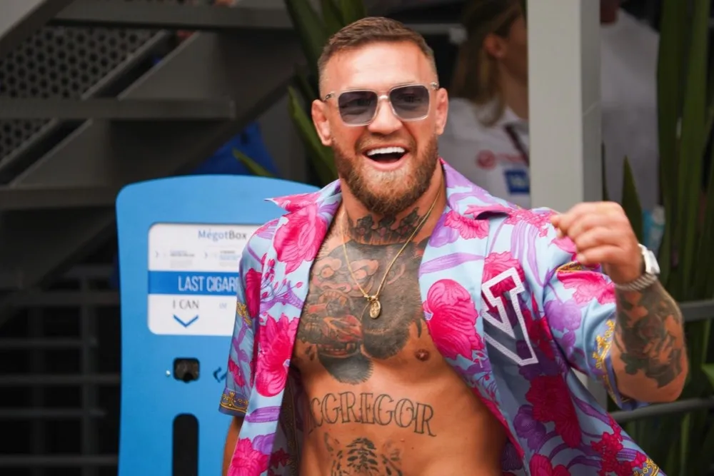 Lấp lửng ngày trở lại, Conor McGregor bị Chael Sonnen chất vấn vụ chất cấm