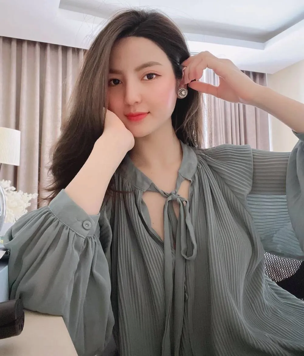 chu-thanh-huyen-la-ai-tieu-su-doi-tu-ban-gai-tin-don-cua-quang-hai-fadd0a9c