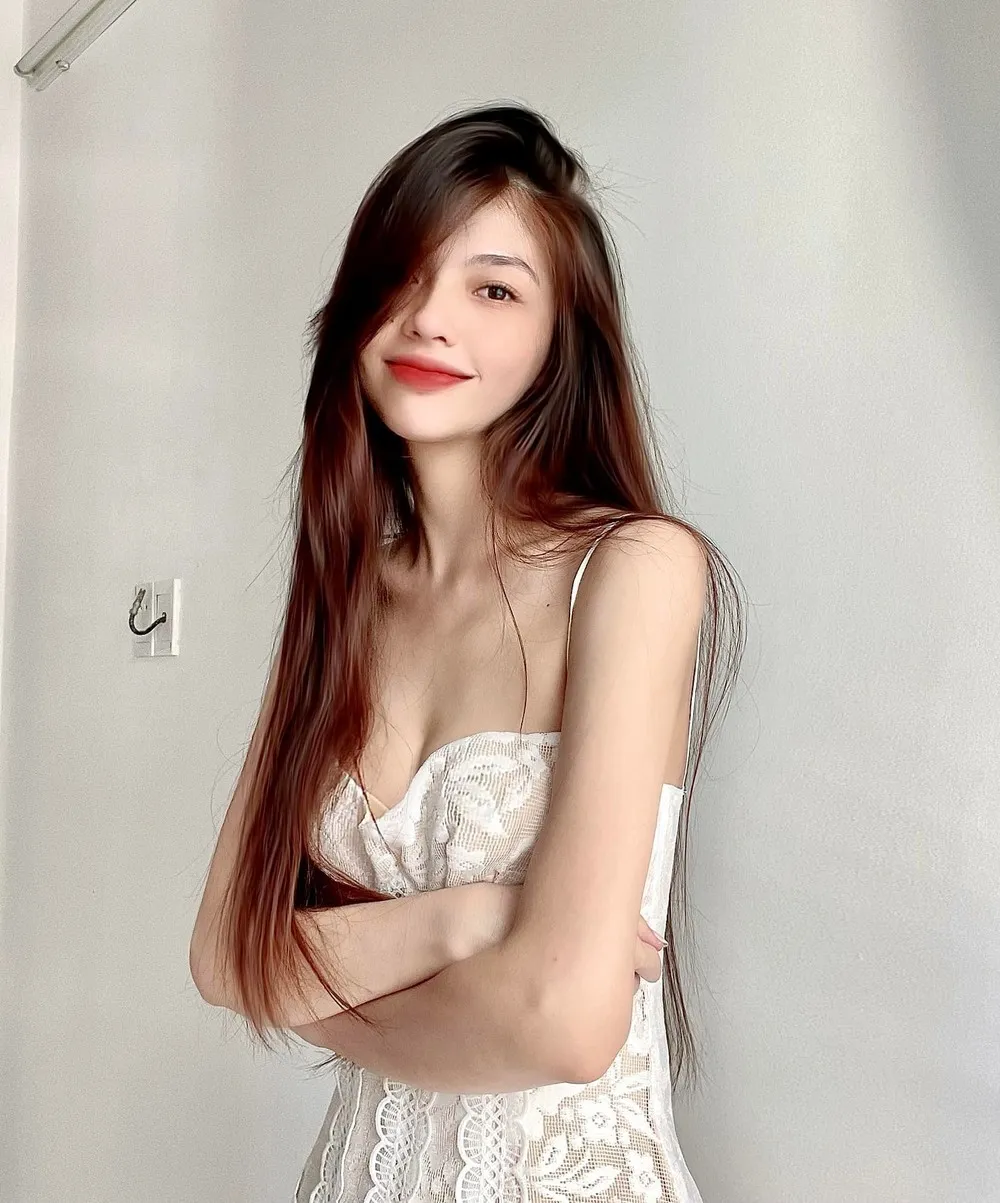 nghi-van-ngo-kien-huy-hen-ho-nguoi-dep-kem-9-tuoi-lo-hint-du-lich-dip-le (1)