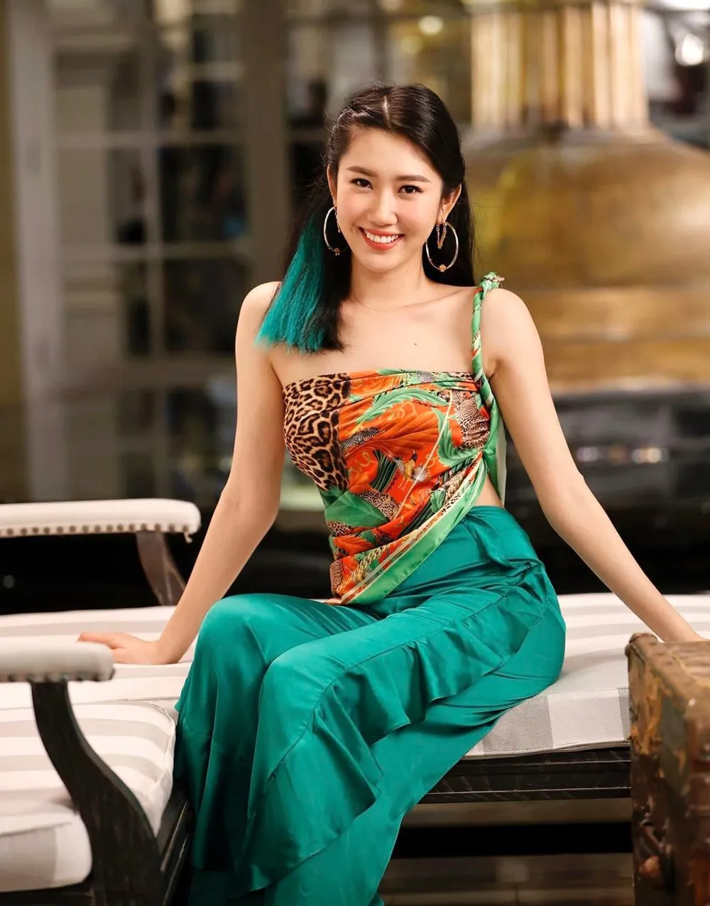 thuy-ngan-ngay-cang-xinh-dep-khien-ca-showbiz-viet-khen-ngoi-5bbb9b8c