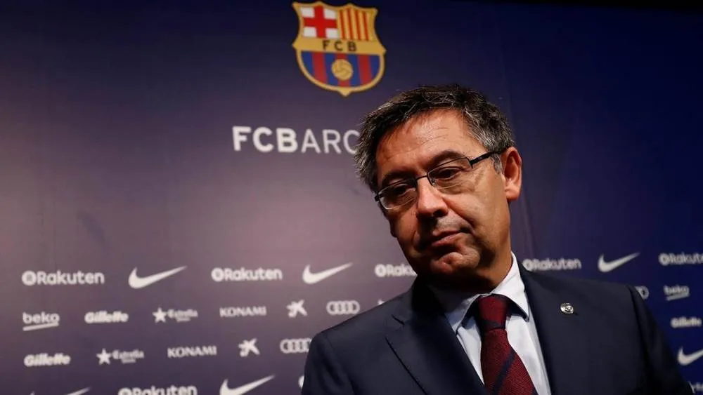 Để hụt De Lgit, chủ tịch Barcelona làm dậy sóng Twitter - Bóng Đá