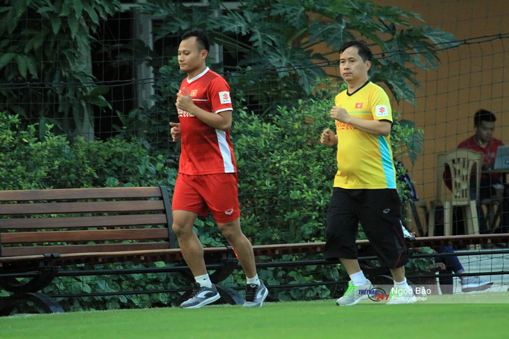 Nếu Trọng Hoàng vắng mặt, ai sẽ đủ khả năng đá ở vị trí hậu vệ phải tại Asian Cup? - Bóng Đá