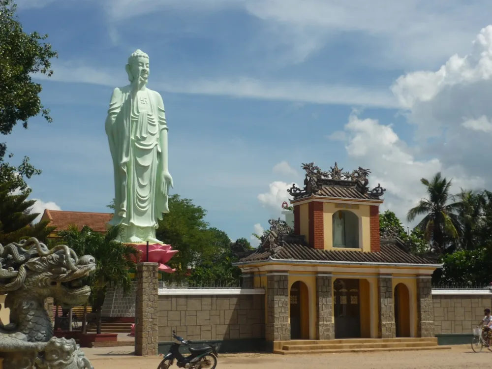 2.nhung-dia-diem-du-lich-binh-dinh-30-4-1-5-2-phunutoday.vn