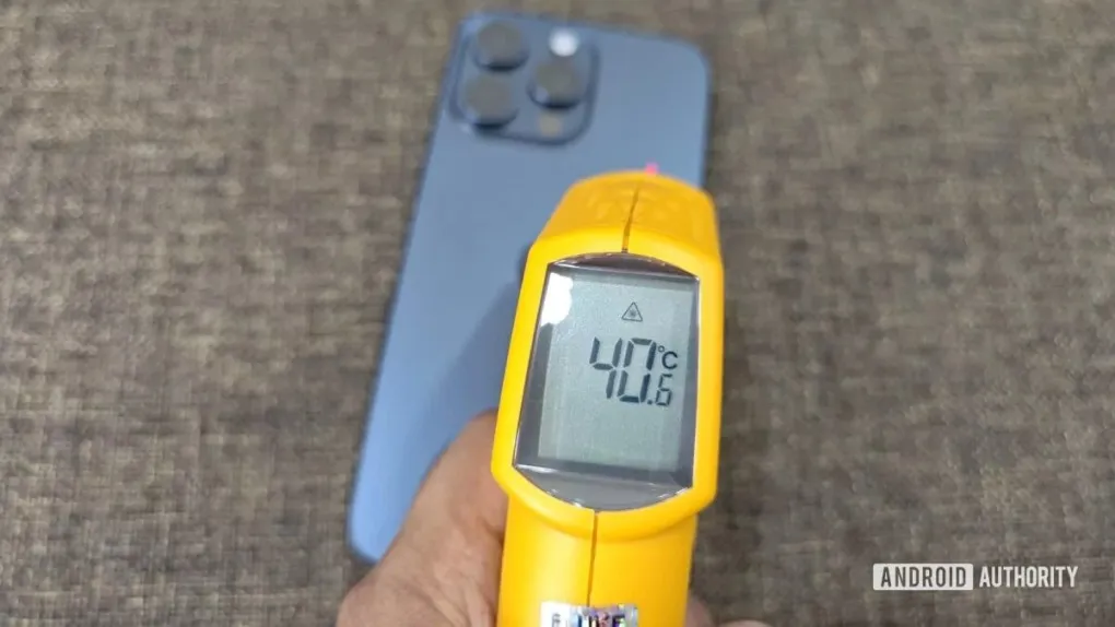 yeah1-iphone-15-nong-len-bat-thuong (2)