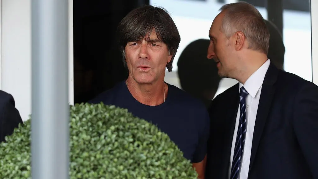 Joachim Low trốn biệt tăm, Đức nhắm đến Wenger - Bóng Đá