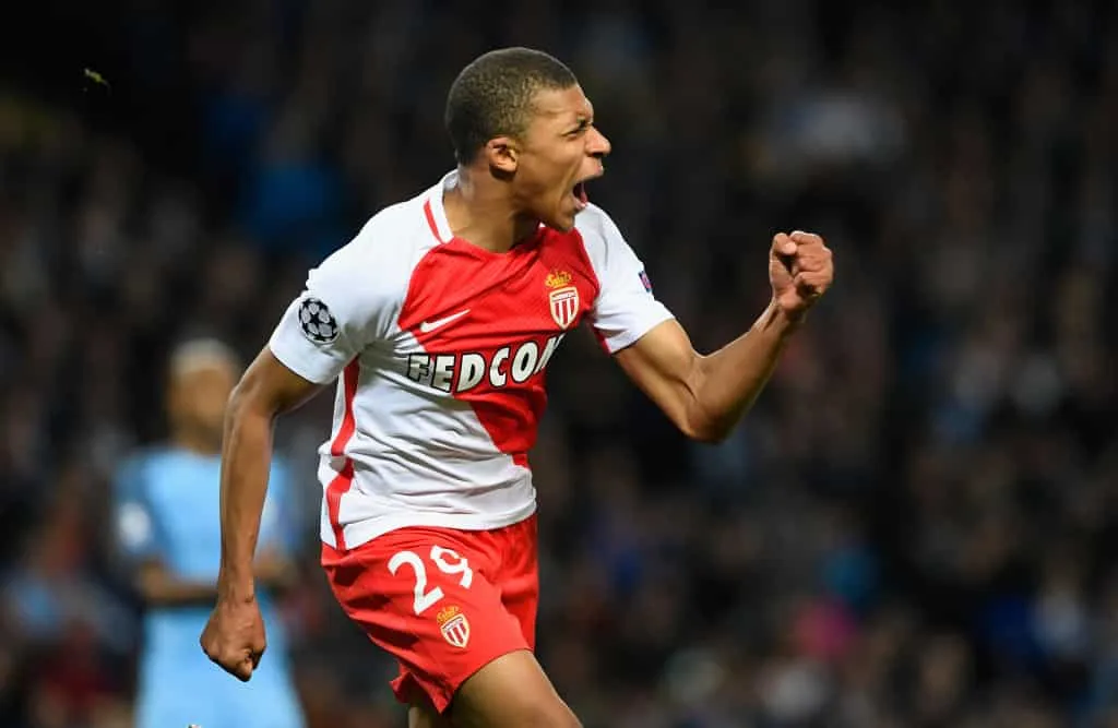 HLV Wenger: Năm ngoái, tôi đã đến nhà Mbappe - Bóng Đá