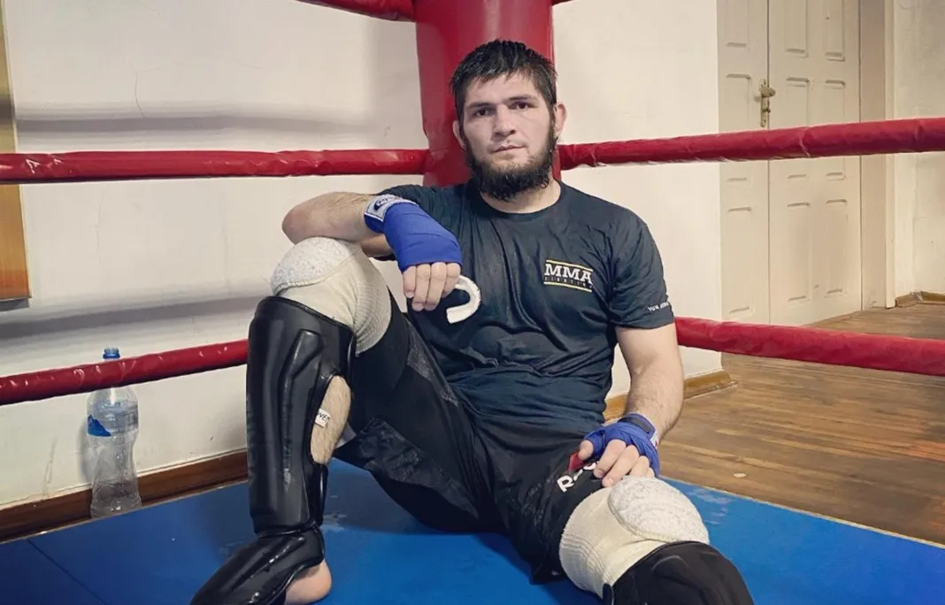 Khabib bóng gió chuyện tương lai trên mạng xã hội