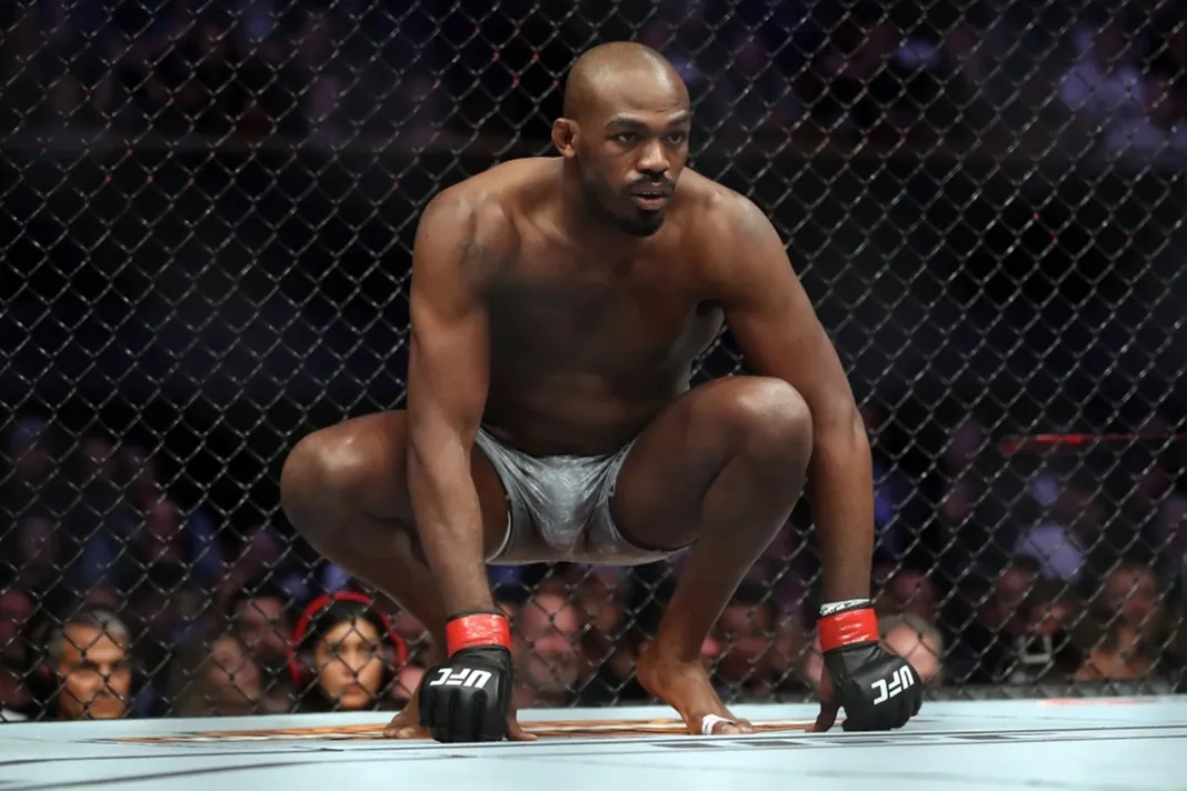 Jon Jones khó có cuộc chiến tranh đai hạng nặng sớm.