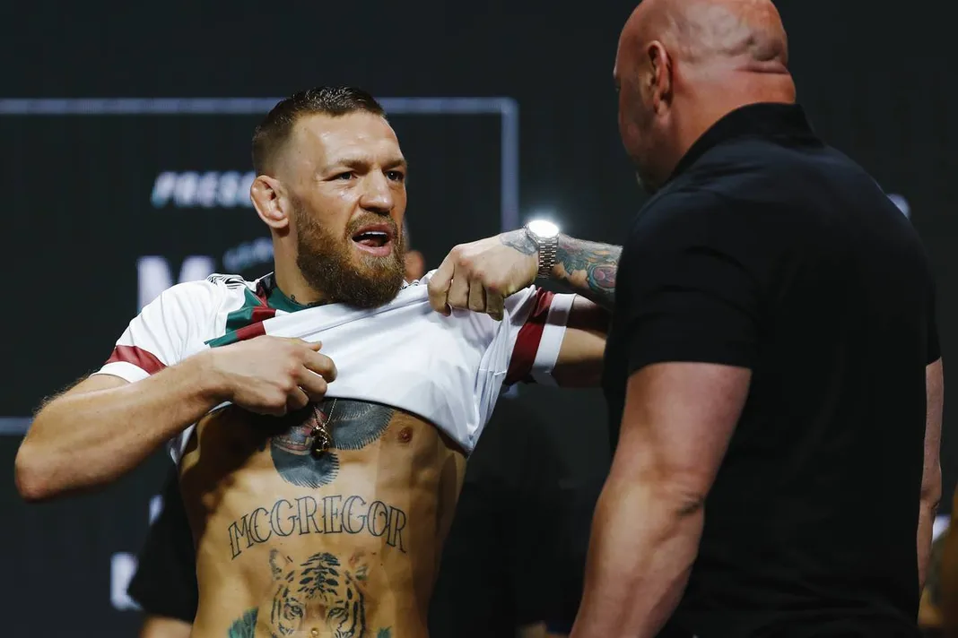 Dana White nổi giận với sự lựa chọn trang phục weigh-in của Conor McGregor