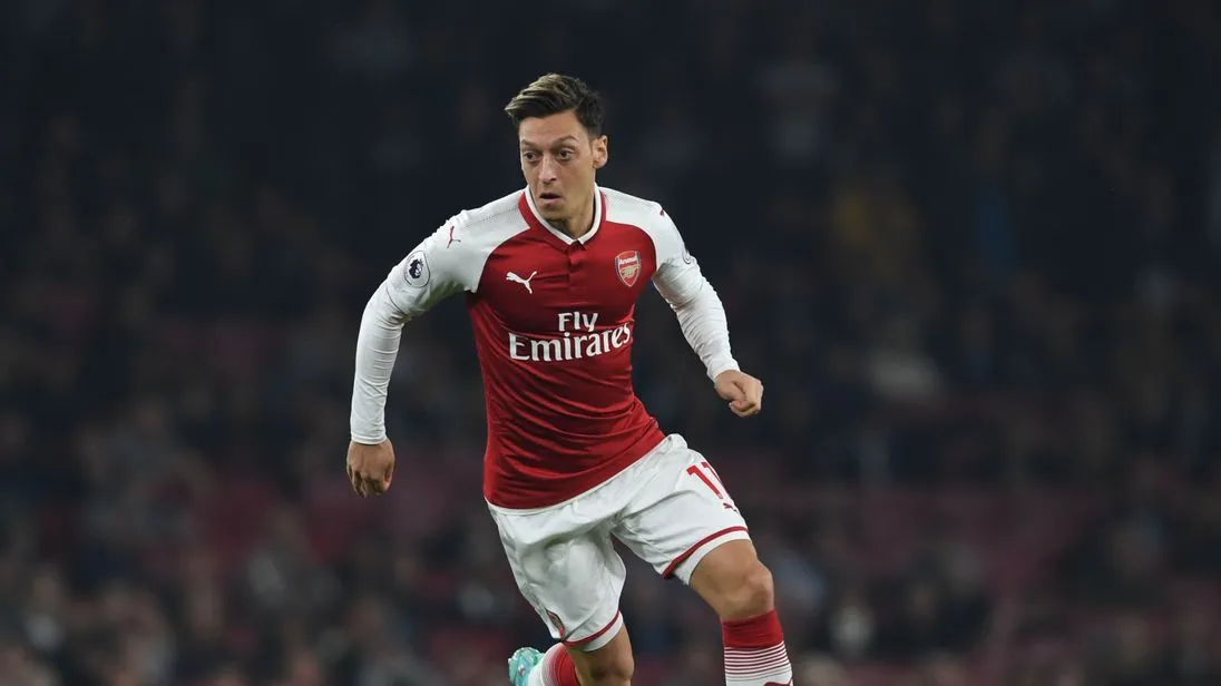 Bị loại khỏi đội hình Arsenal, đây là phản ứng của Ozil - Bóng Đá