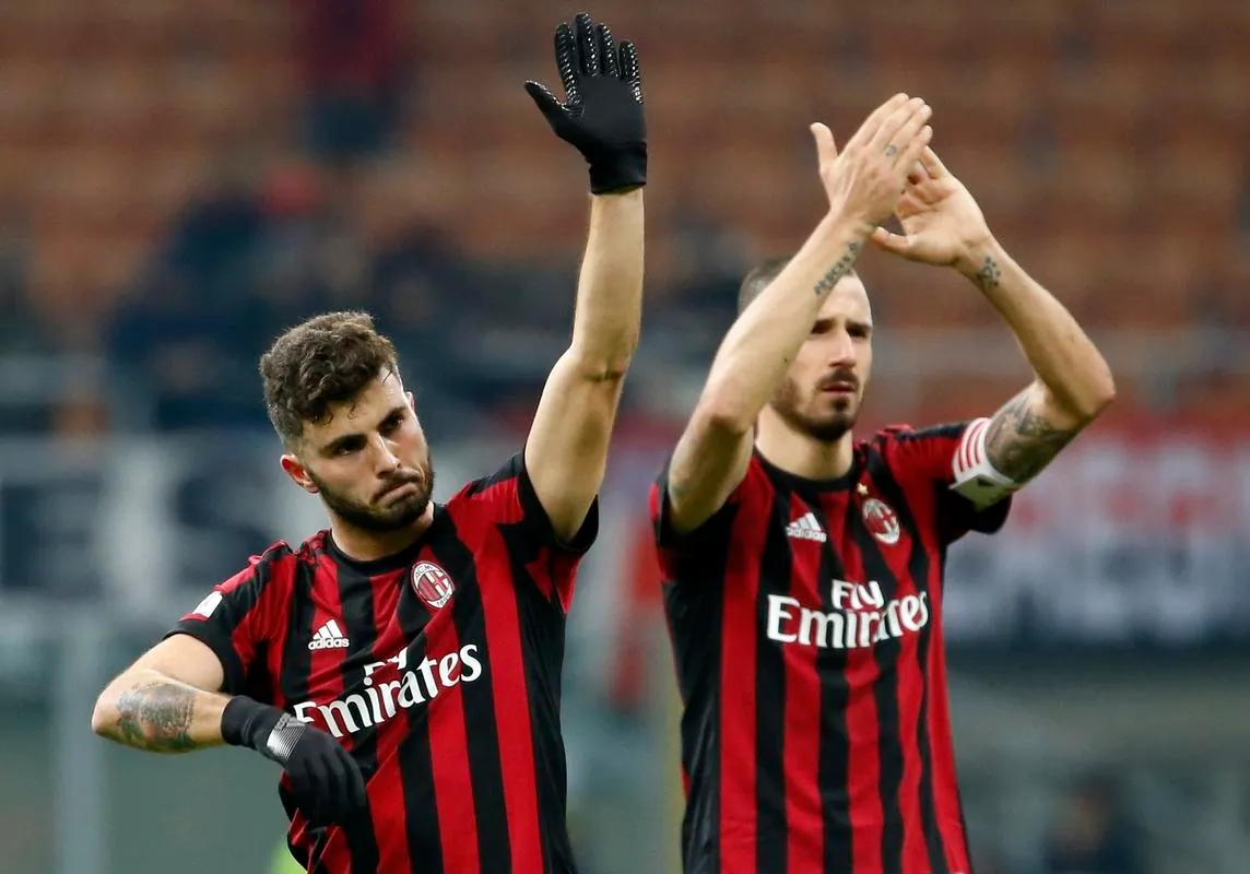 Cutrone ghi bàn bằng tay, Bonucci nhận lỗi thay - Bóng Đá