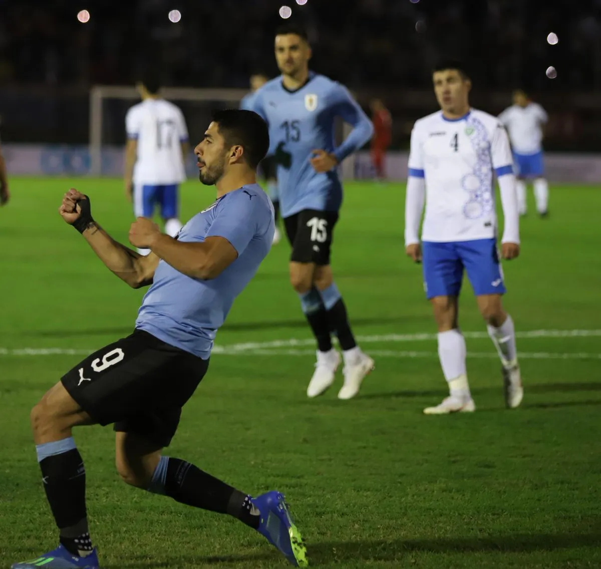 Giao hữu tiền World Cup 2018: Uruguay 3-0 Uzbekistan - Bóng Đá