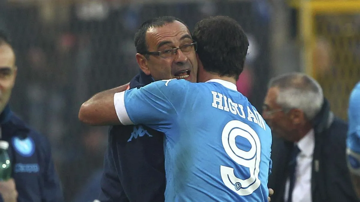 Maurizio Sarri 'hiện đang đợi anh ấy ở Luân Đôn' - Bóng Đá