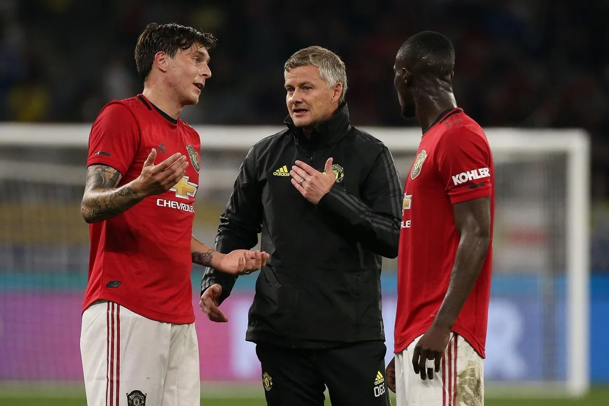 Man Utd và 'tàn dư Mourinho' đang làm Solskjaer quên đi Maguire - Bóng Đá