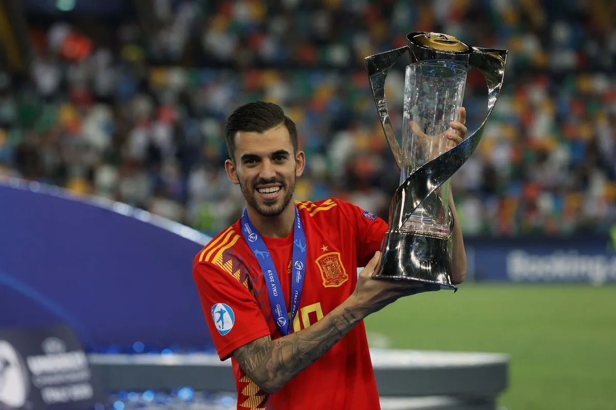 Ceballos cập bến Arsenal, người lo lắng nhất là Mesut Oezil - Bóng Đá