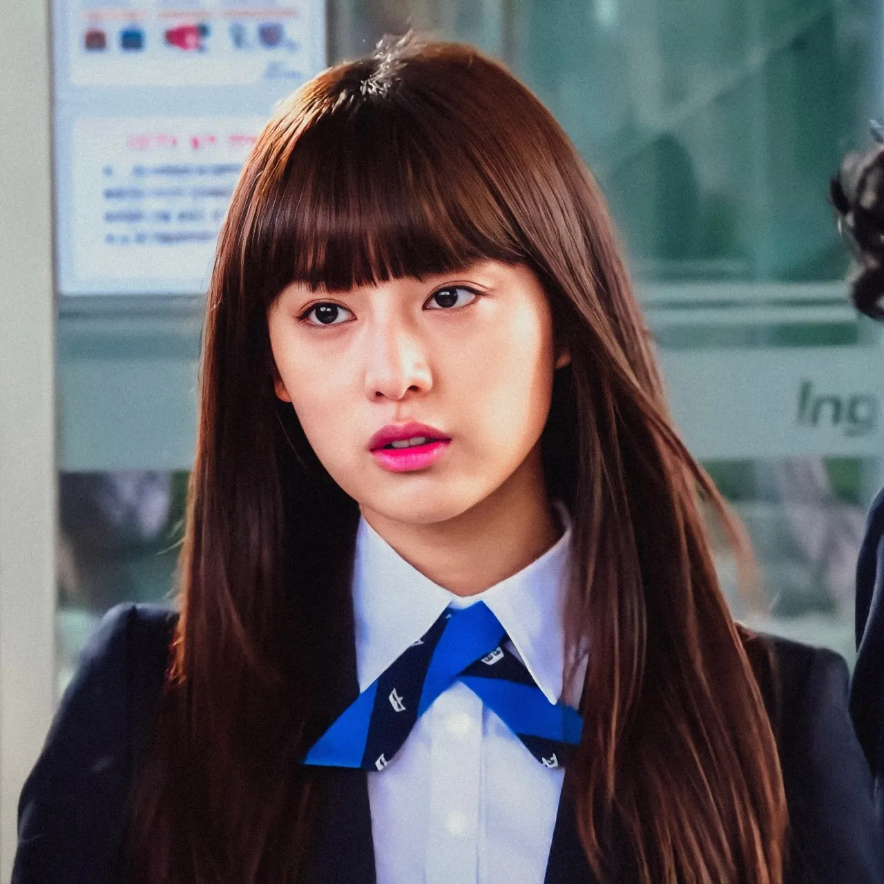 kim-ji-won-15-tuoi-duoc-casting-tren-pho-suyt-debut-lam-idol-kpop-15