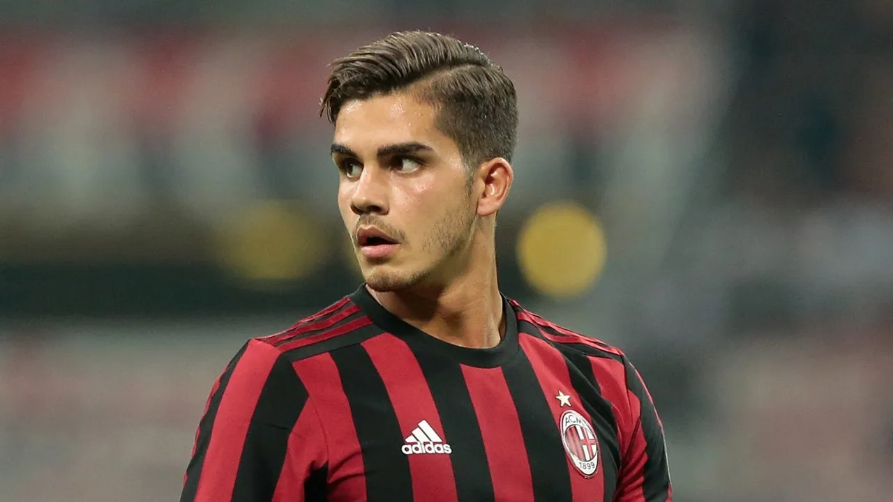 Milan tính đổi 'bom xịt' lấy người cũ của Man Utd - Bóng Đá