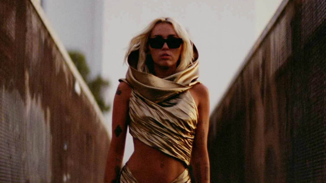 Miley Cyrus - Flowers - Video Thumbnail