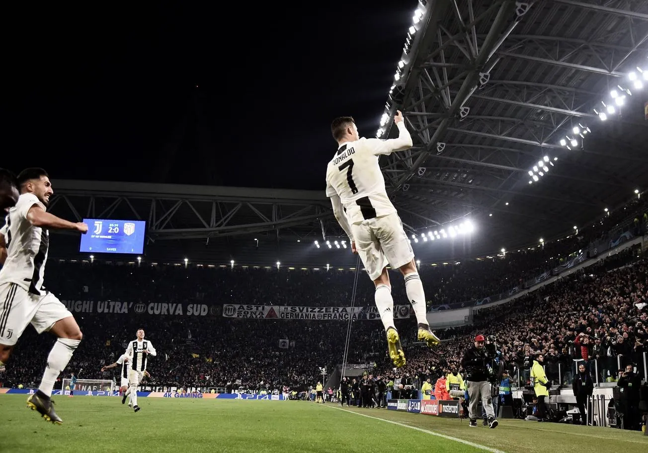 CĐV Juve hô Si khi Ronaldo ghi bàn - Bóng Đá