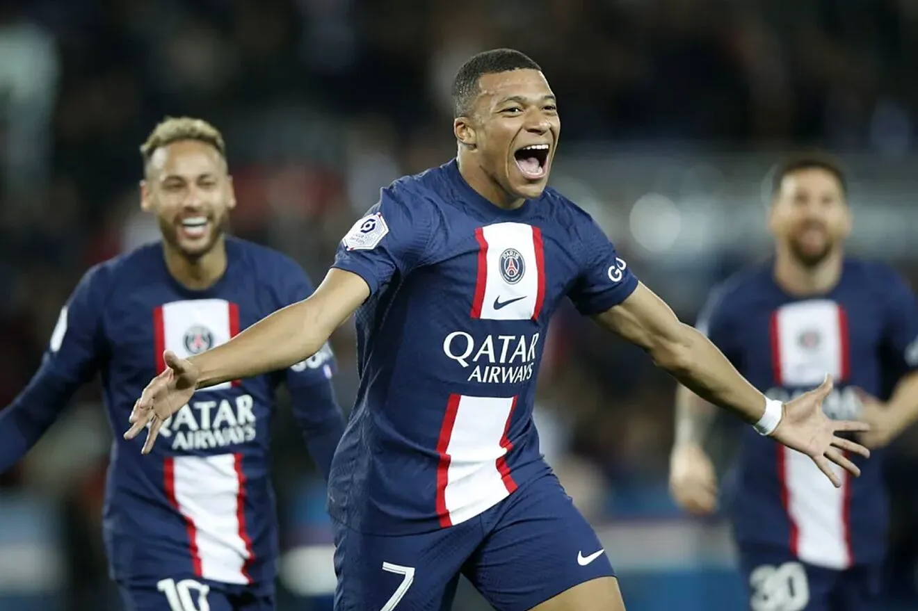 Chơi bùng nổ, Mbappe đang dần vượt qua Messi, Neymar - Bóng Đá