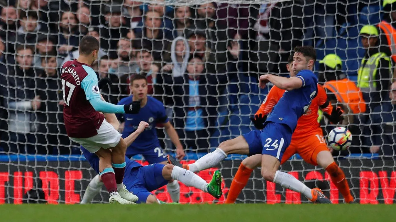 Hòa thất vọng, CĐV Chelsea chế giễu Conte khắp khán đài - Bóng Đá