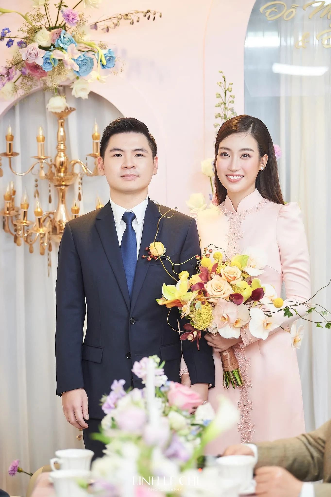 dam-cuoi-HH-do-My-Linh-va-Chu-tich-CLB-HN-FC-Sieu-xe-dan-dau-co-dau-chu-re-312656641_10228705834846867_5215287008131458027_n-1666517891-88-width1363height2048
