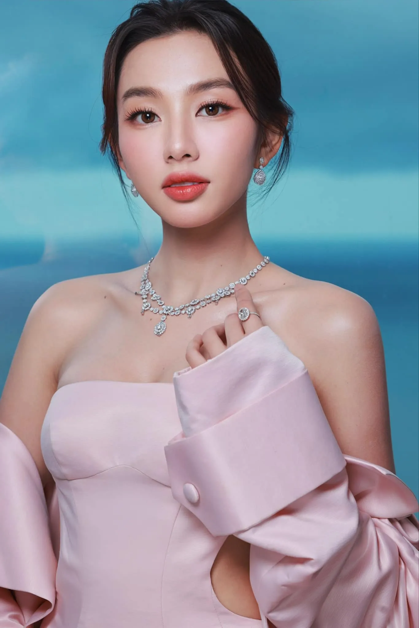 thuy-tien-tung-chia-se-gi-ve-don-doan-nam-trong-duong-day-ban-dam-3