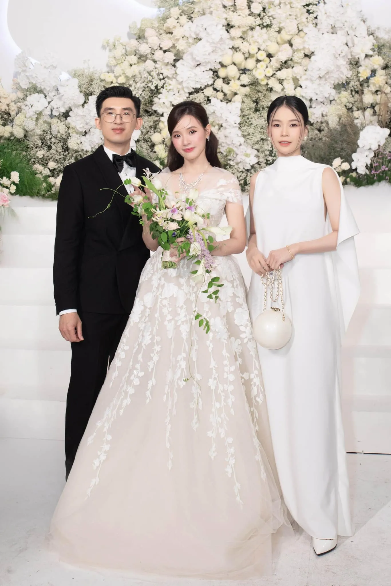 sam-len-tieng-ve-hinh-anh-suong-tran-khi-duoc-hoi-ve-dam-cuoi-1
