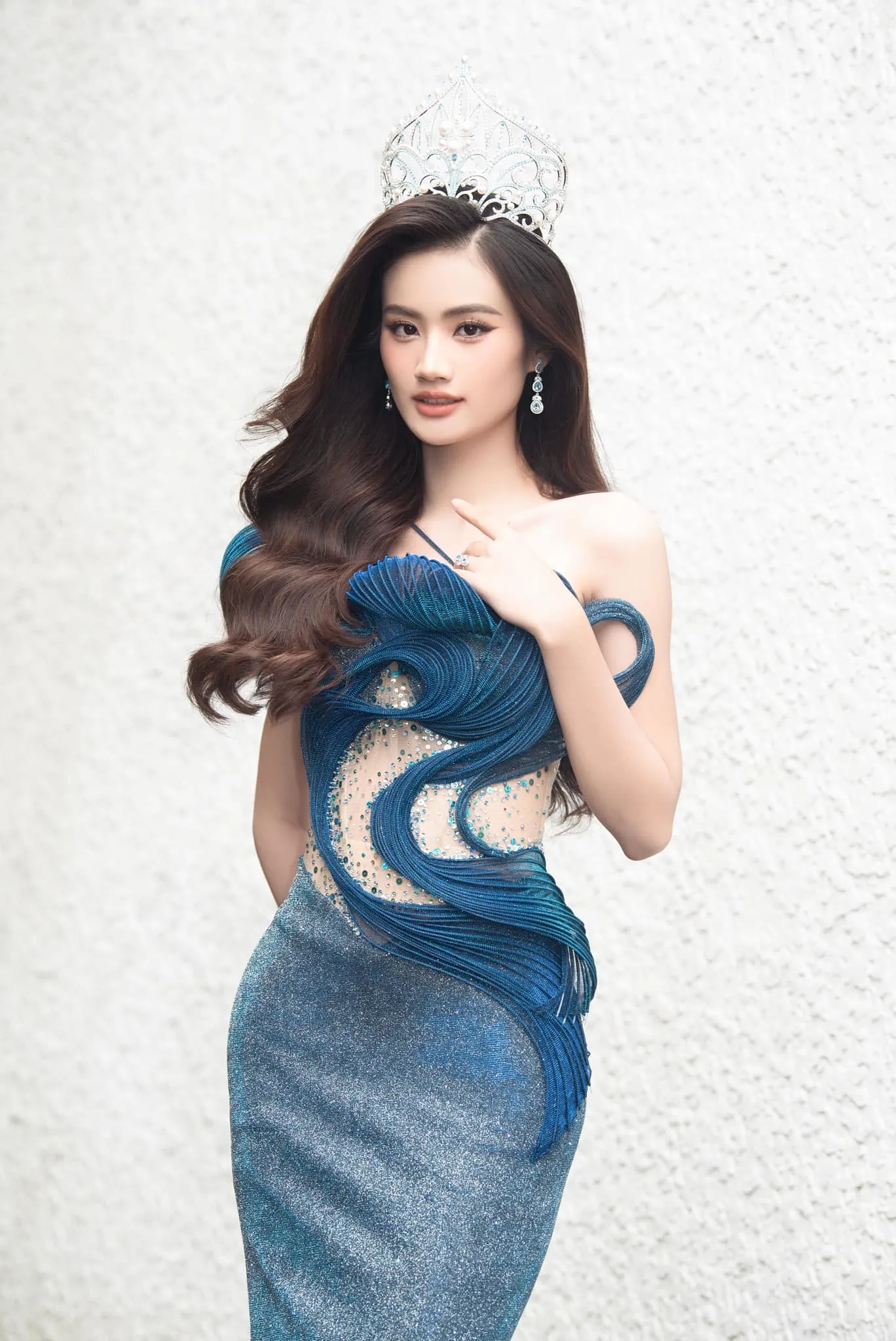 hoa-hau-y-nhi-bi-team-qua-duong-bat-gap-truoc-khi-di-du-hoc-uc-thai-do-la-gay-chu-y-2