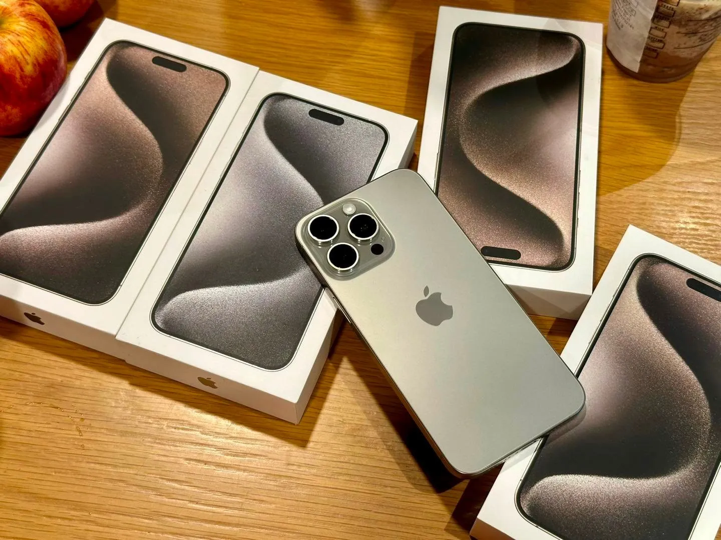 yeah1-doanh-thu-iphone-15-ngay-dau-mo-ban-hon-nghin-ty (2)