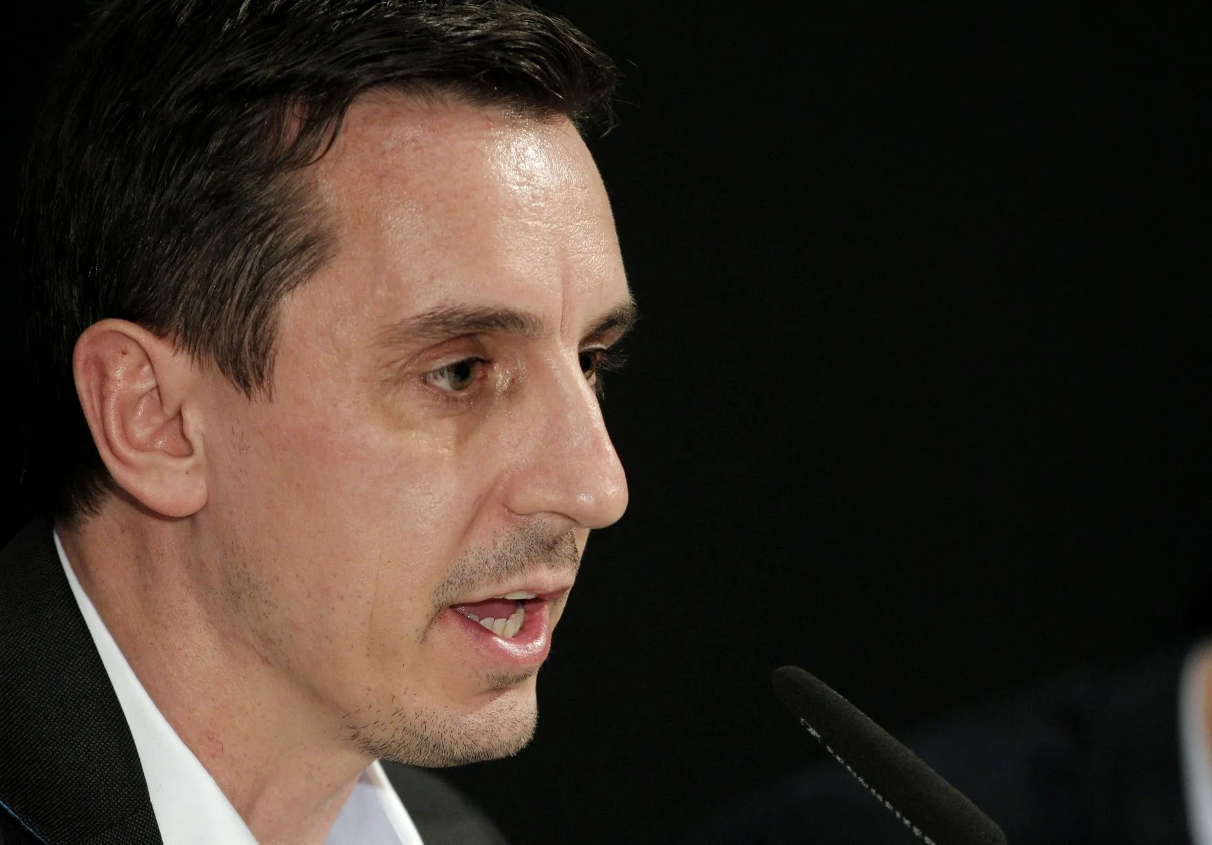 Gary Neville đưa ra lời khuyên cực 