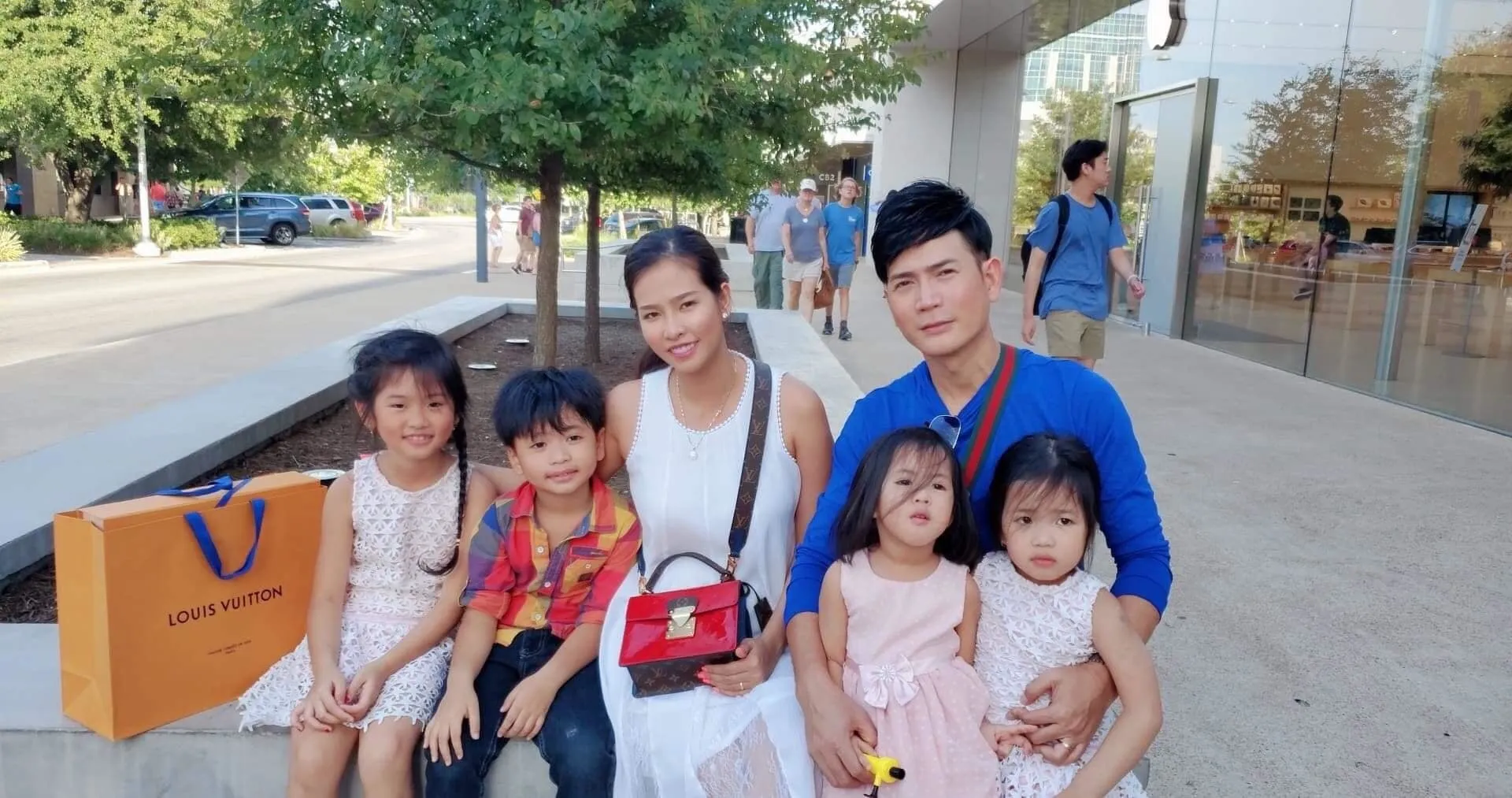 quach-thanh-danh-dua-vo-con-ve-viet-nam-6