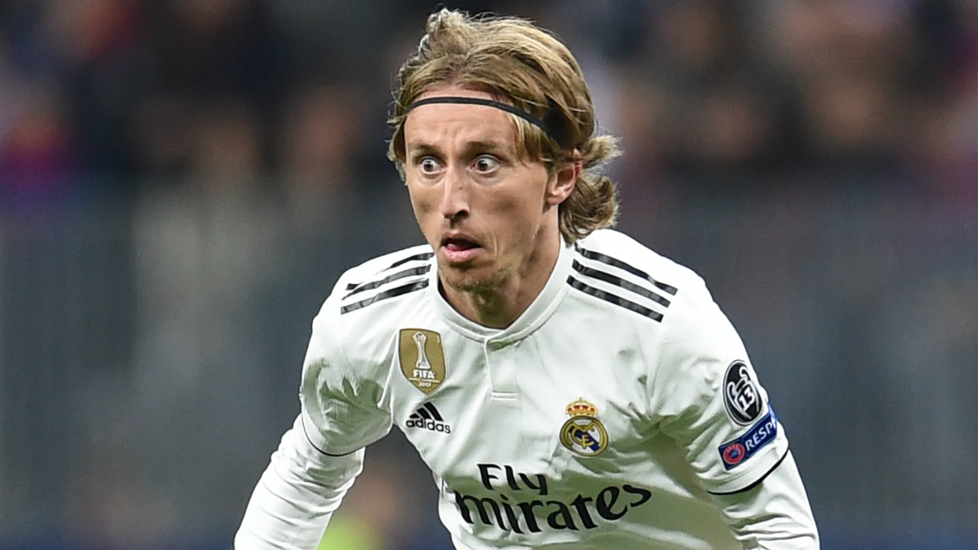 Modric lặp lại hành động của Ronaldo trên sân tập Real - Bóng Đá