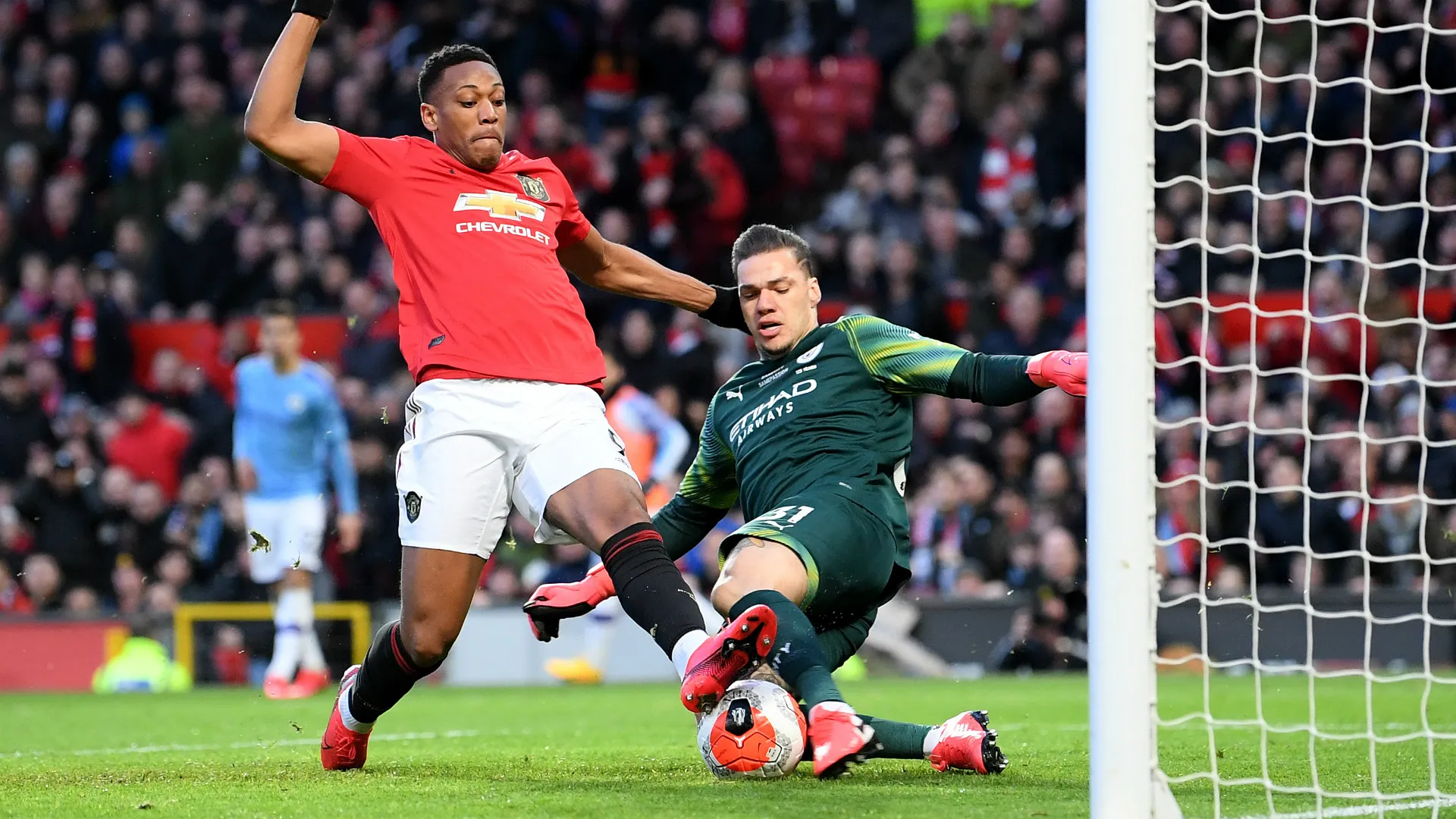 Man Utd thua lỗ 1 tỷ bảng vì COVID-19, CĐV Man City hả hê mỉa mai - Bóng Đá