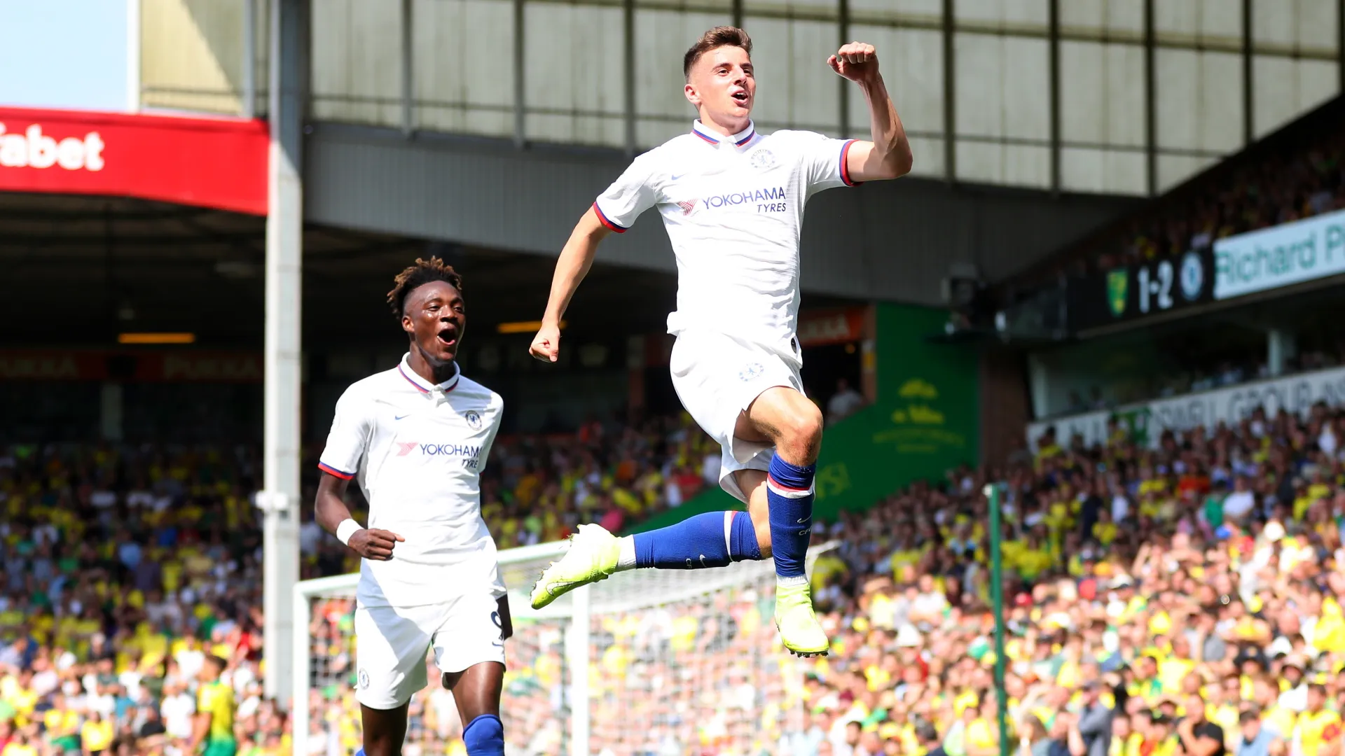Tammy Abraham and Mason Mount break 27-year Premier League record in Chelsea win - Bóng Đá