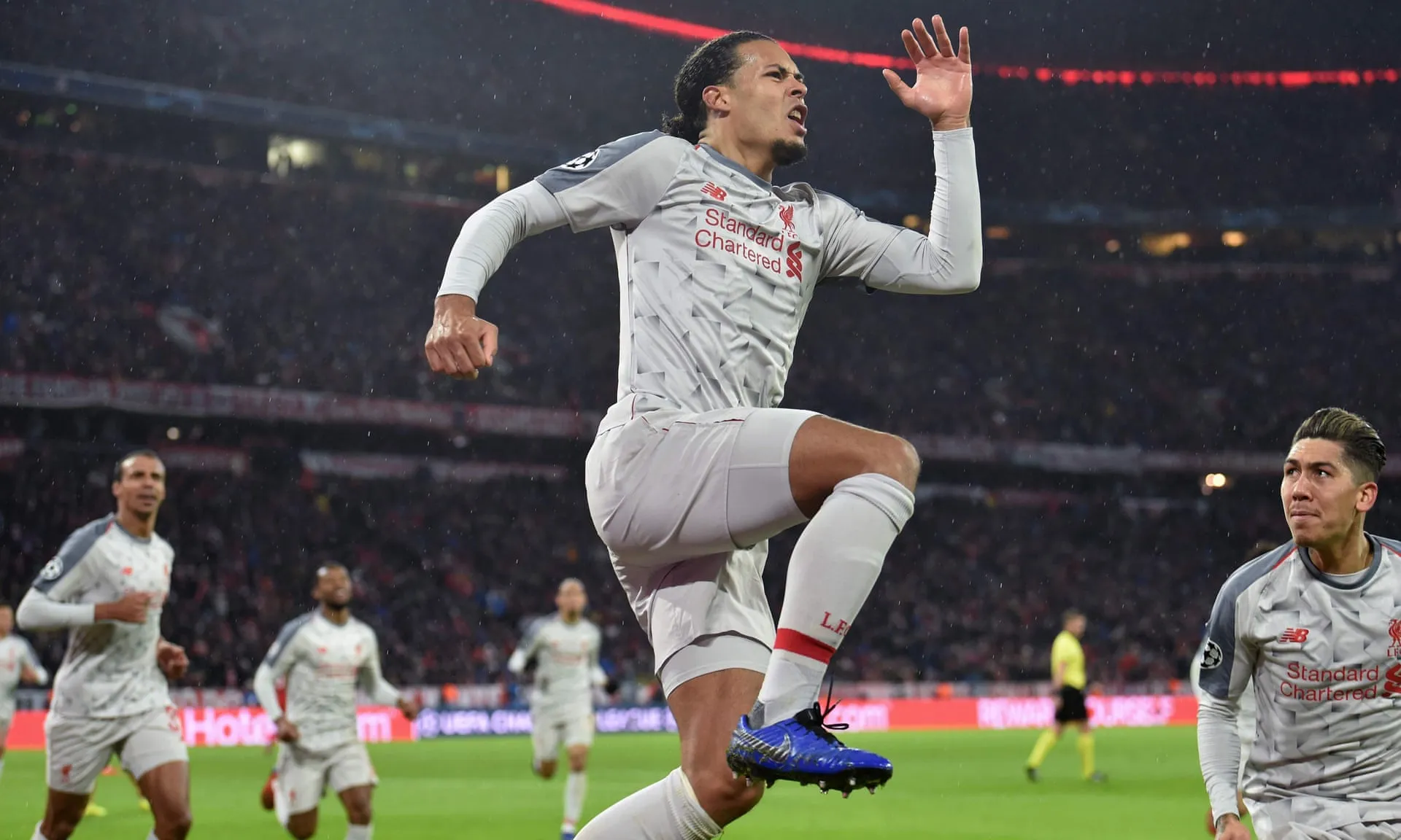 'Van Dijk đã bật cao hơn tất cả' - Bóng Đá