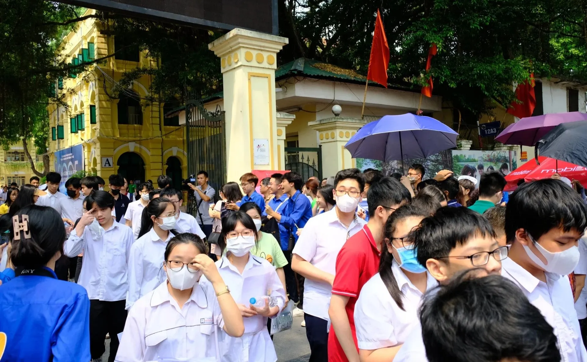 con-do-lop-10-nhung-khong-dam-khoe-vi-truong-lay-diem-thap (2)