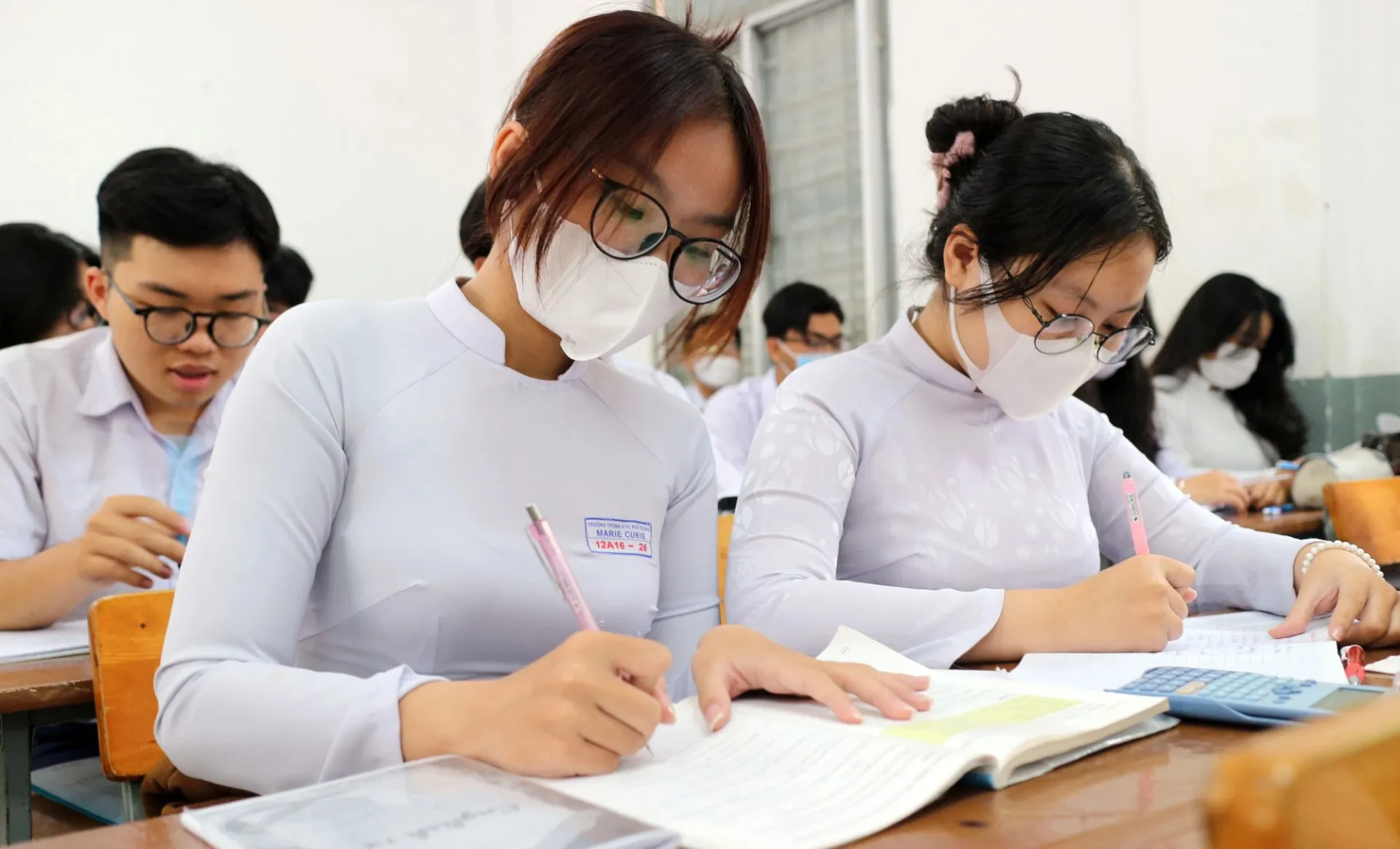 doi-mau-giay-thi-tot-nghiep-thpt-2024-co-gi-khac-so-voi-truoc-2
