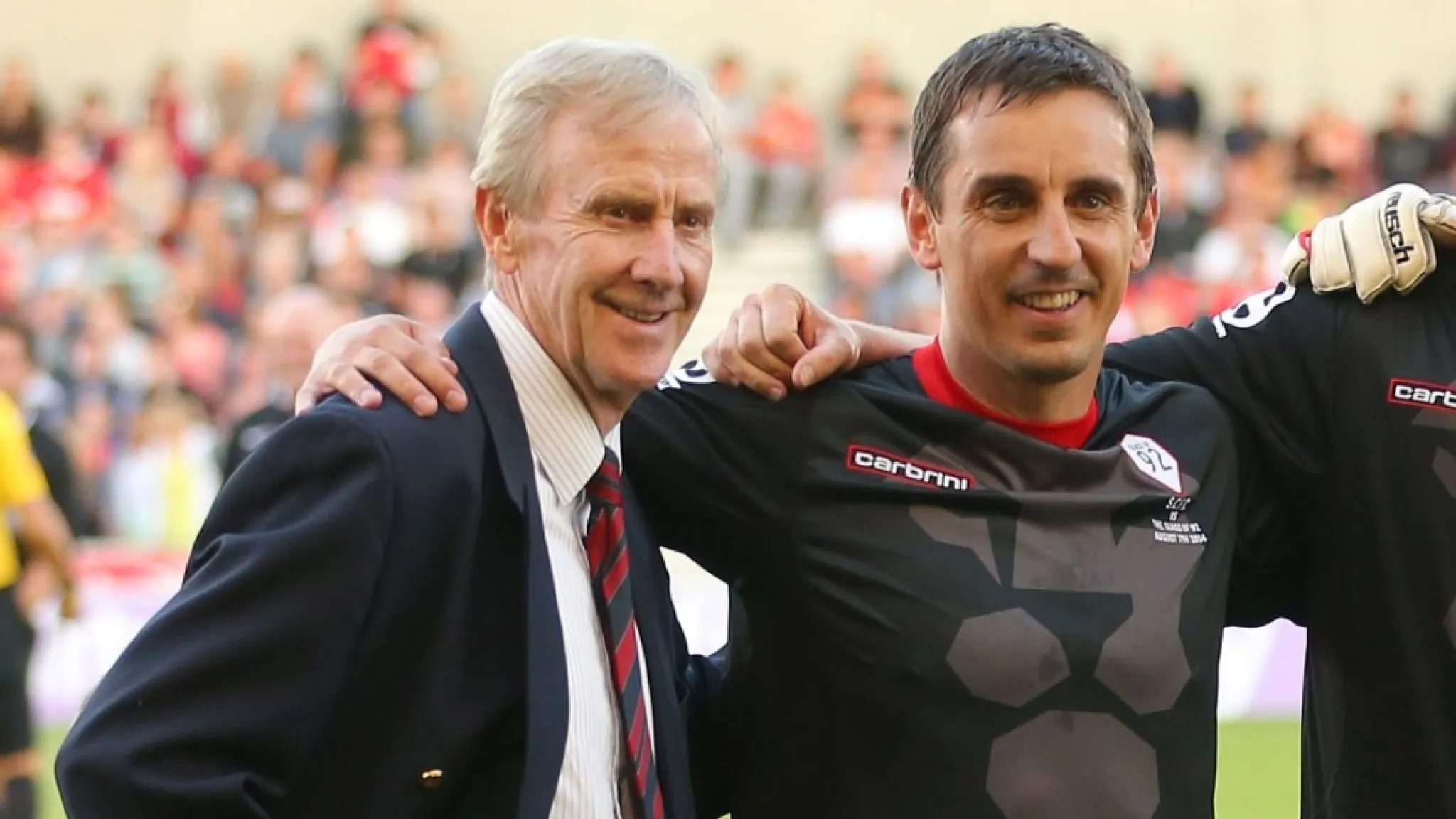 Gary Neville tri ân Eric - Bóng Đá