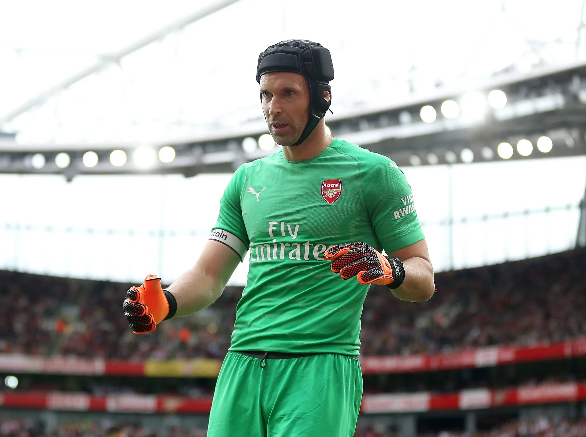 EMERY HAILS CECH AFTER SURPRISING DECISION TO RETIRE - Bóng Đá