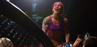 Cris Cyborg ăn mừng sau chiến tích lịch sử.