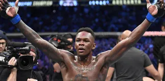 Israel Adesanya đang hướng đến hạng cân dưới nặng sau khi bảo vệ thành công chức vô địch hạng trung.